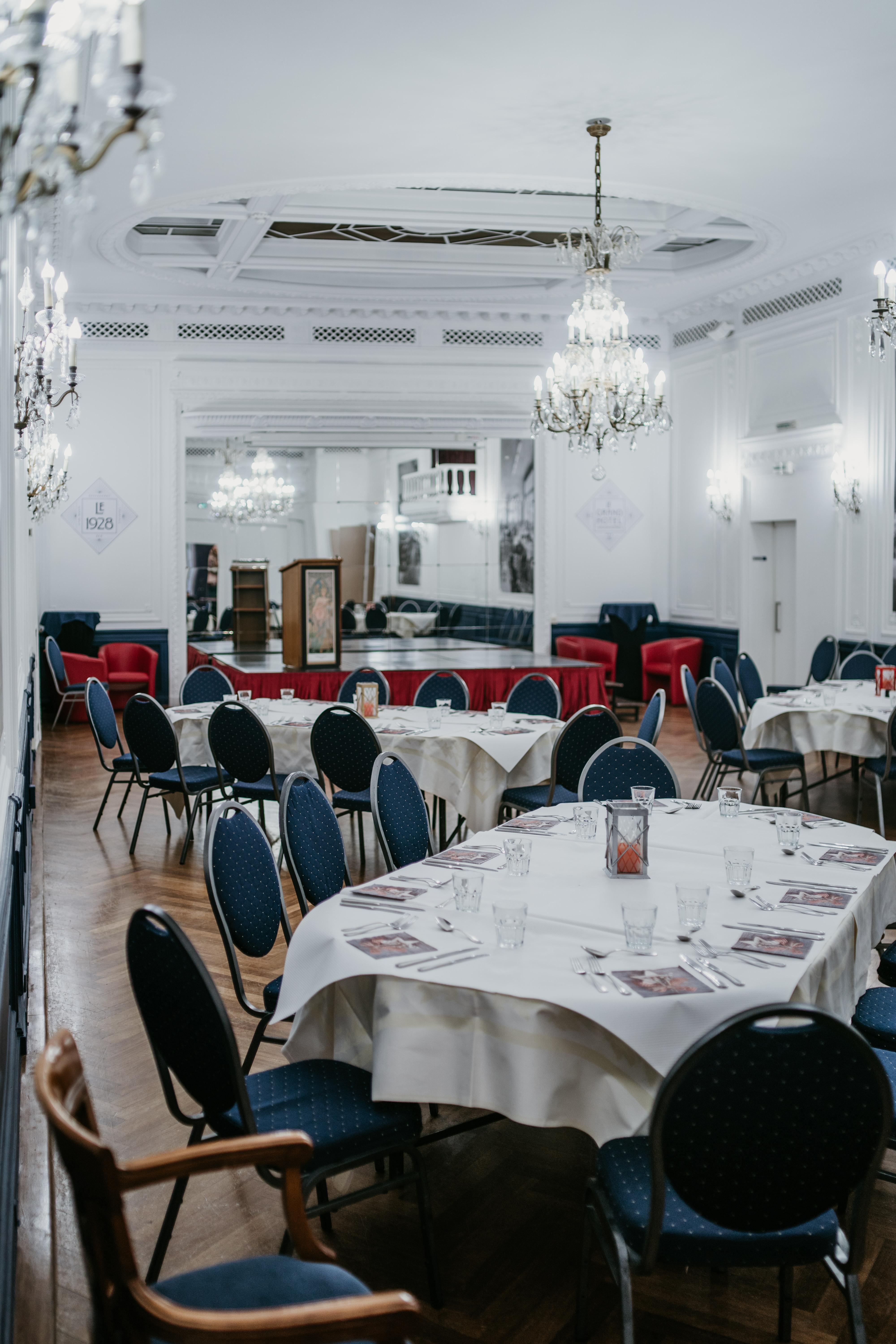 Le Grand Hotel Валансьен Экстерьер фото